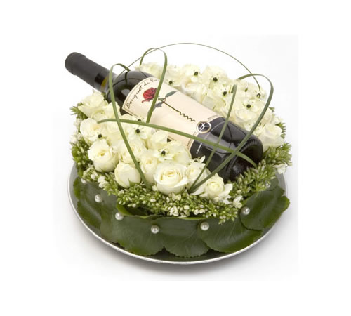 Luxury flower cake including a bottle of wine for delivery at home. Alinea, The Hague.