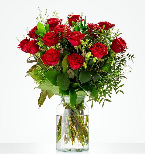 Bouquet of red roses in a vase