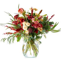 Cheerful red Christmas bouquet